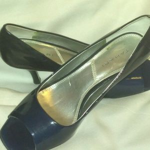 Tahari Navy Pumps